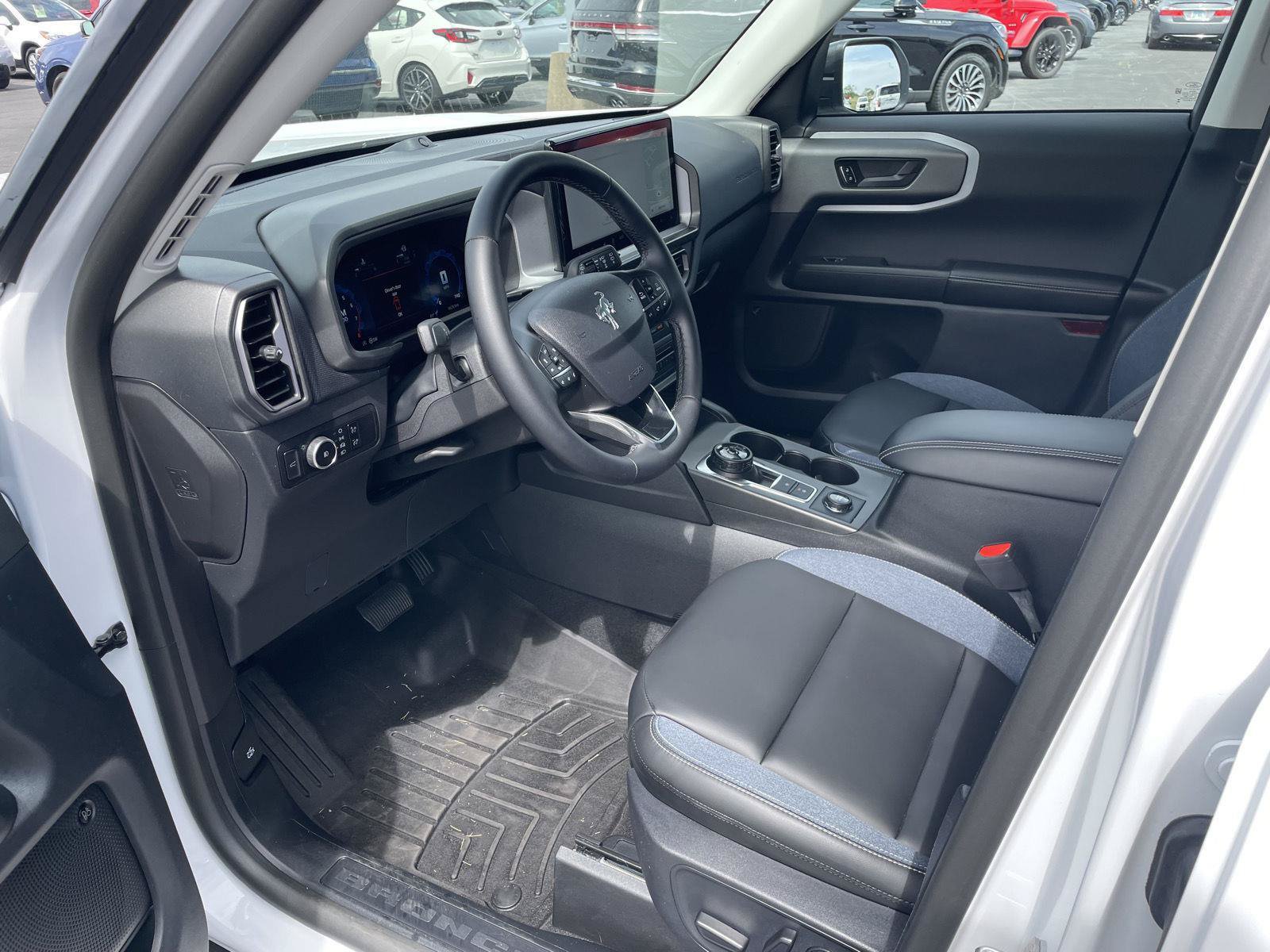 Used 2025 Ford Bronco Sport Outer Banks w/ Outer Banks Tech Package+ AWD/4WD image 9