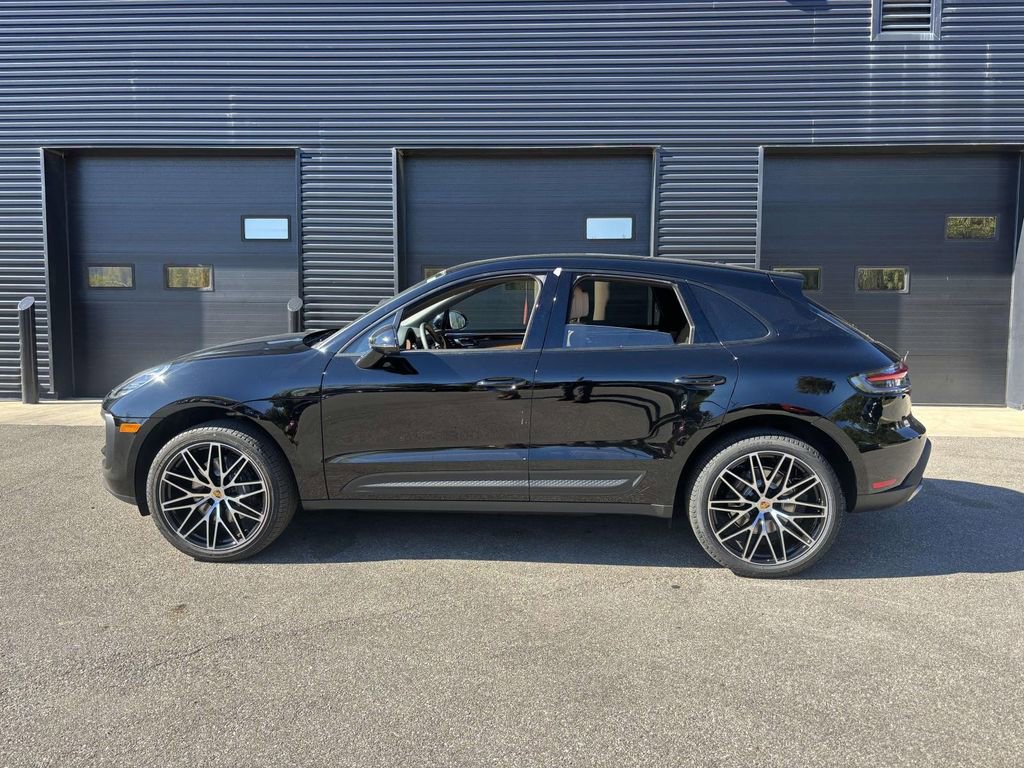 New 2026 Porsche Macan image 2