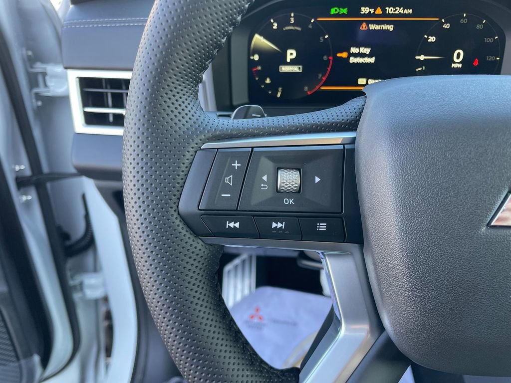 New 2026 Mitsubishi Outlander SEL image 16