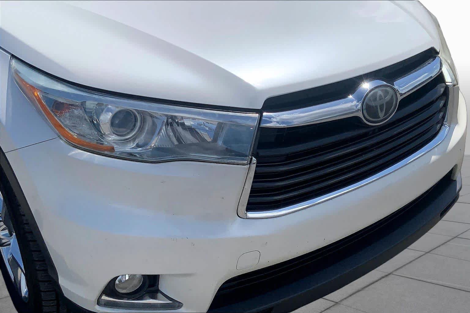 Used 2016 Toyota Highlander Limited w/ Driver Technology Package AWD/4WD image 29