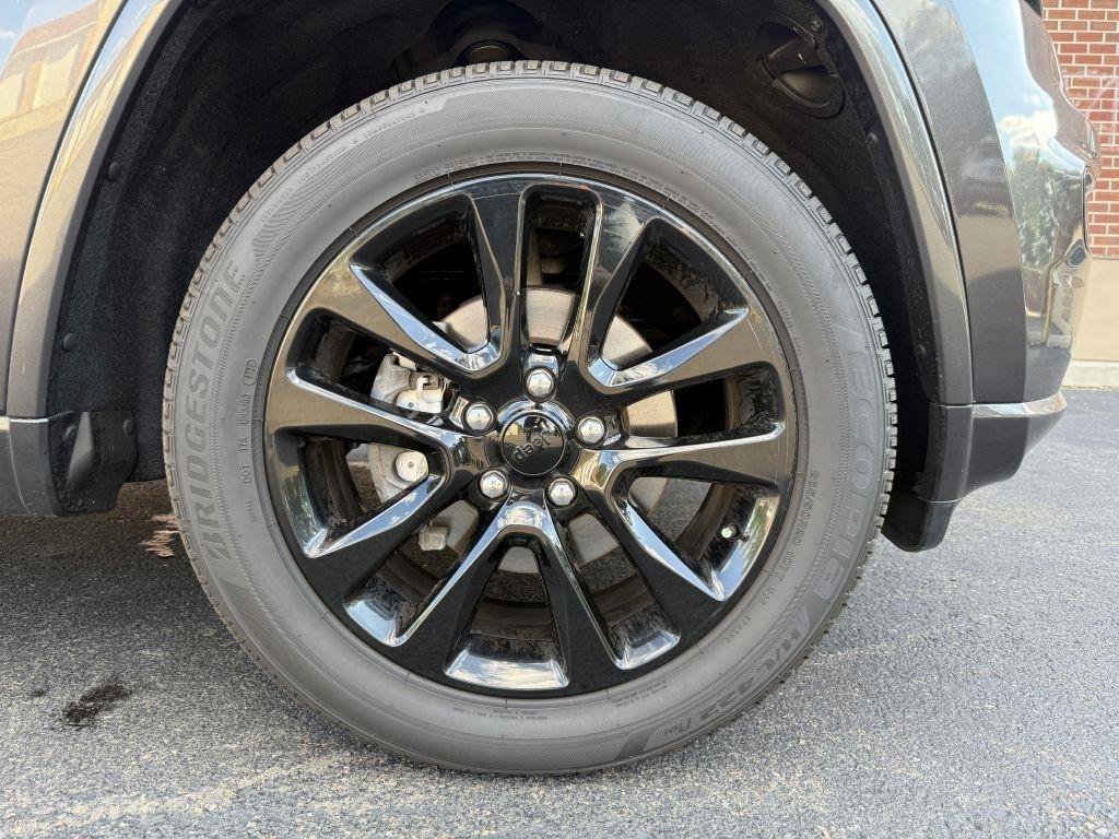 Used 2019 Jeep Grand Cherokee Altitude AWD/4WD image 40