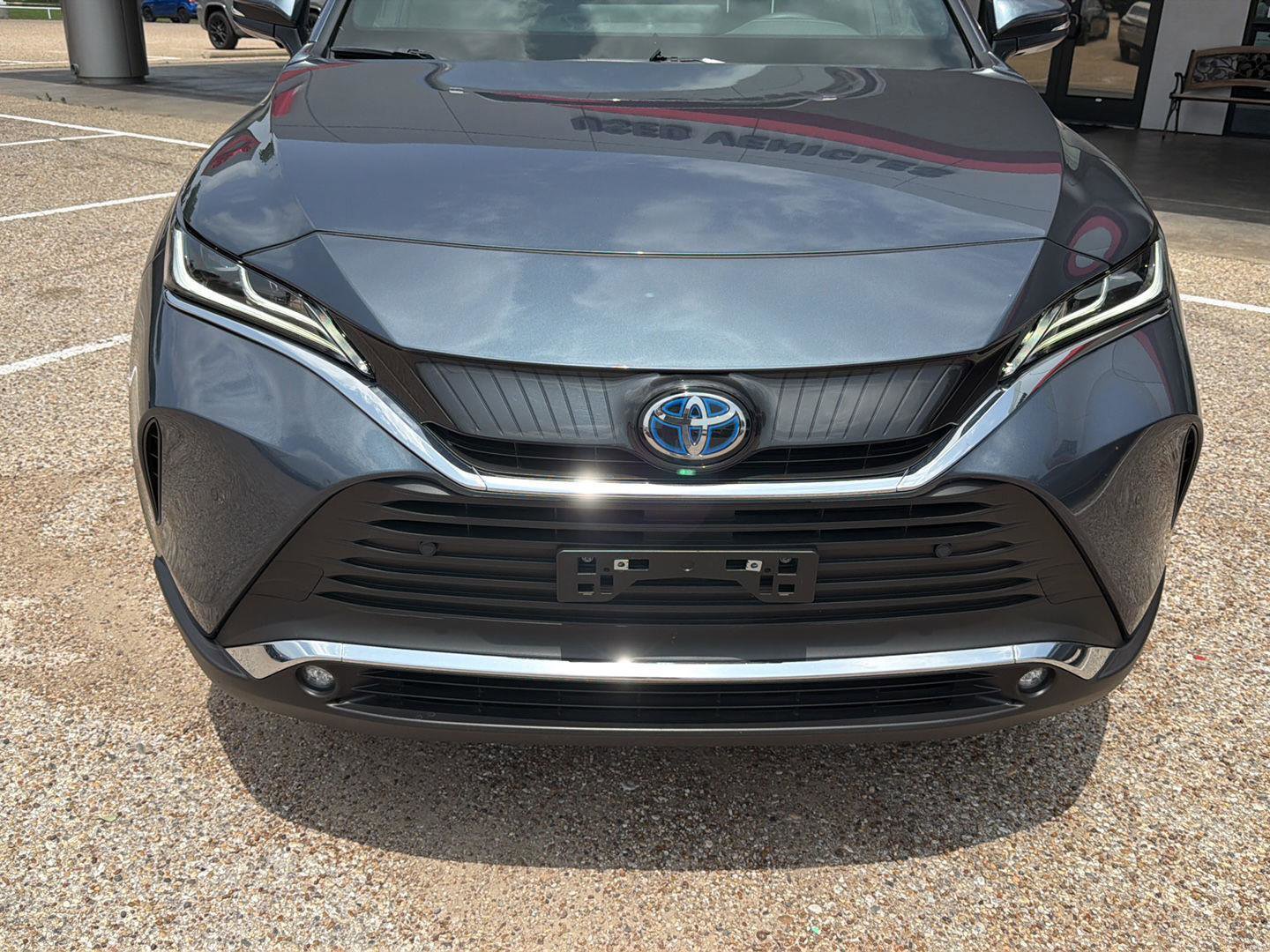 Used 2024 Toyota Venza XLE AWD/4WD image 9