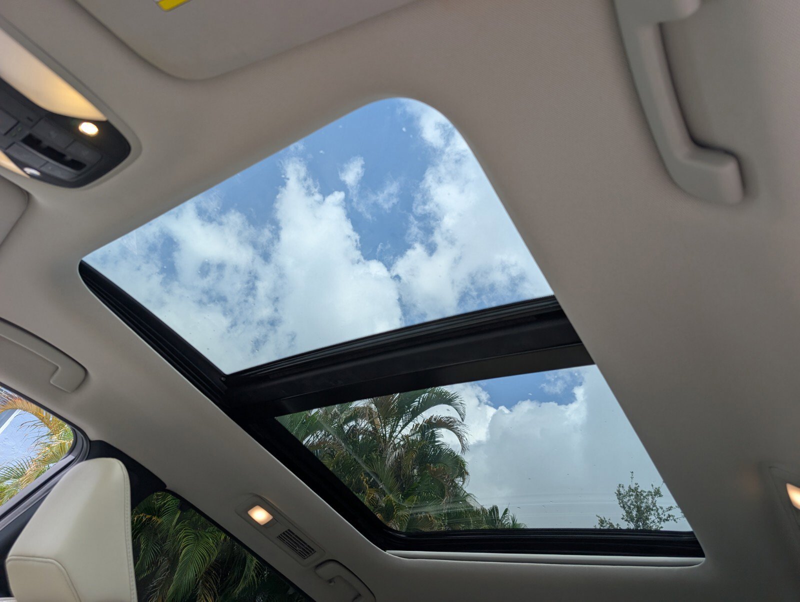 Used 2023 INFINITI QX60 Luxe w/ Vision Package FWD image 24
