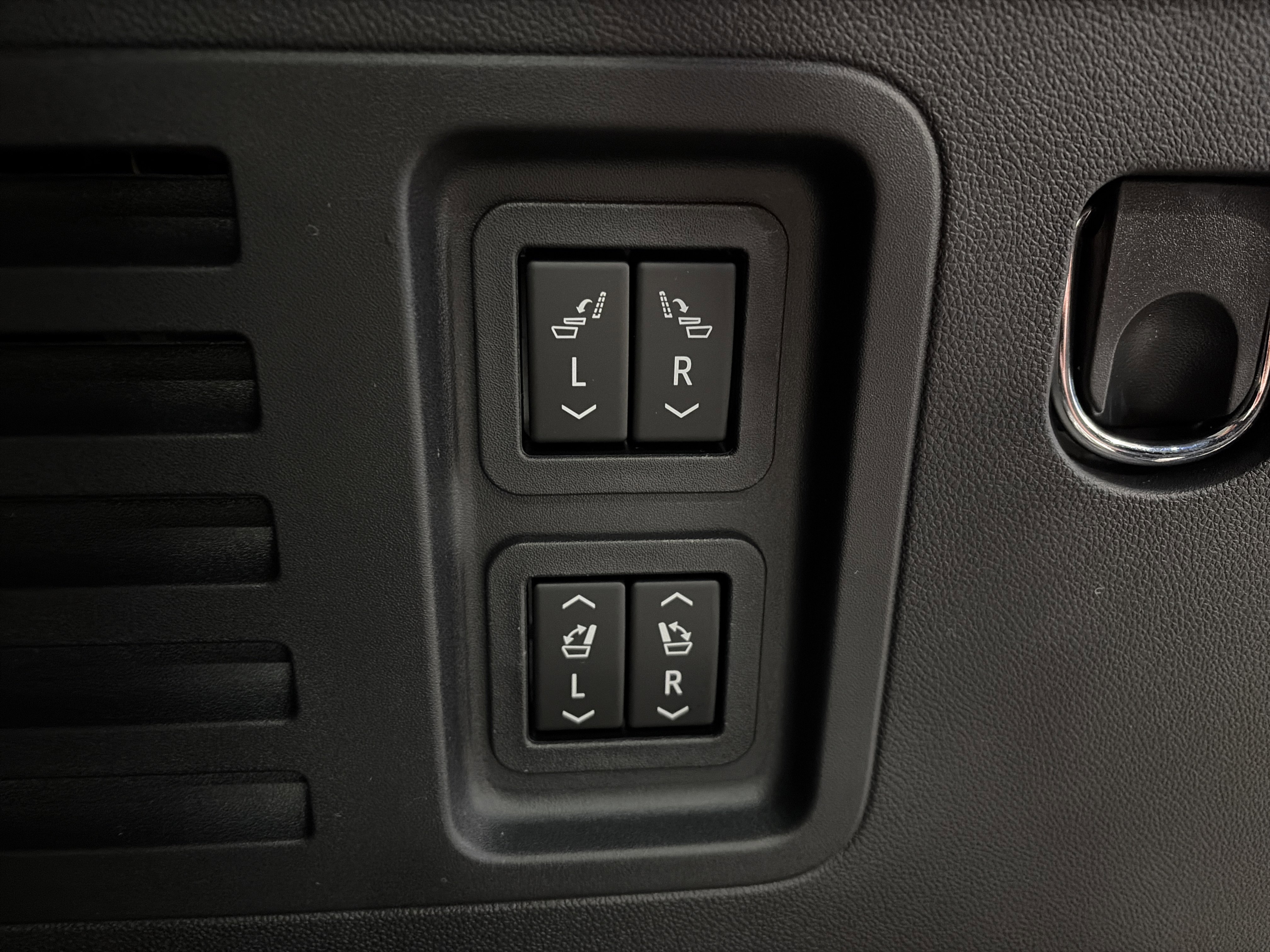 New 2026 Chevrolet Traverse RS w/ LPO, Floor Liner Package image 7