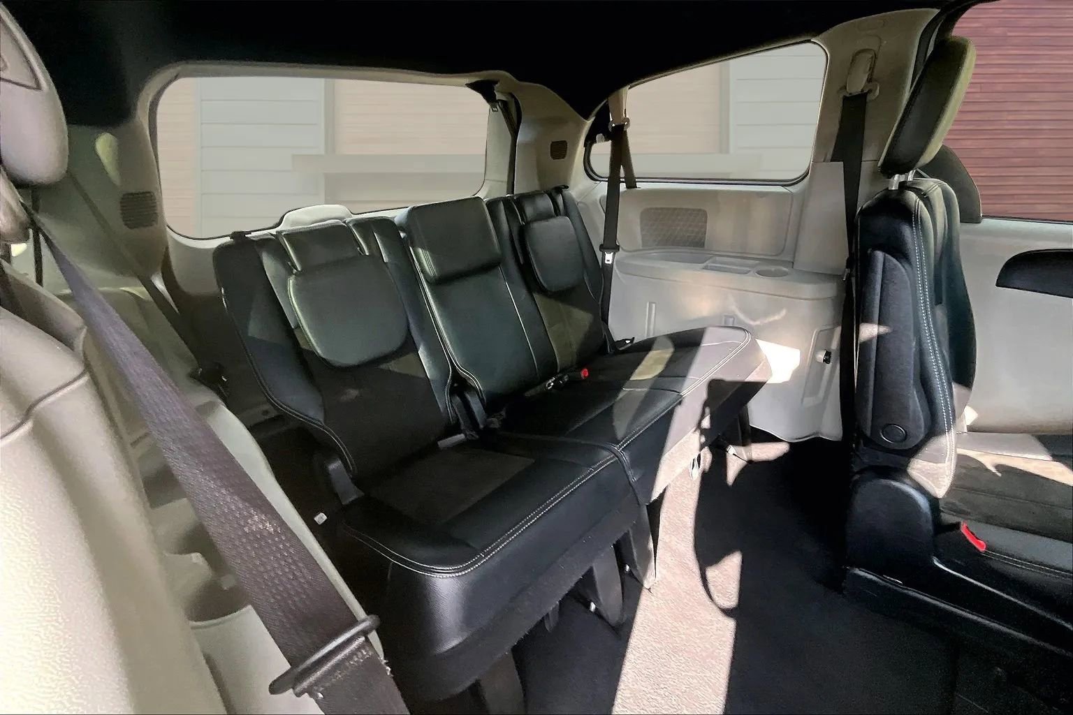 Used 2020 Dodge Grand Caravan SXT image 24