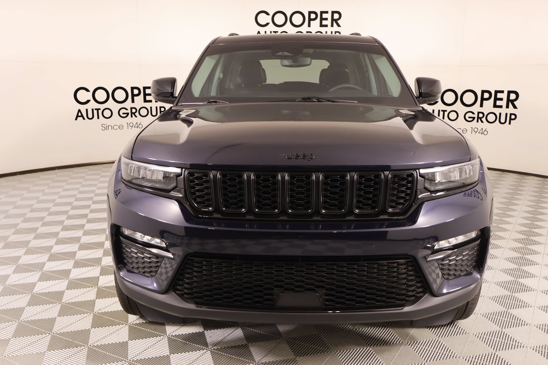 Used 2024 Jeep Grand Cherokee Limited w/ Black Appearance Package RWD image 10