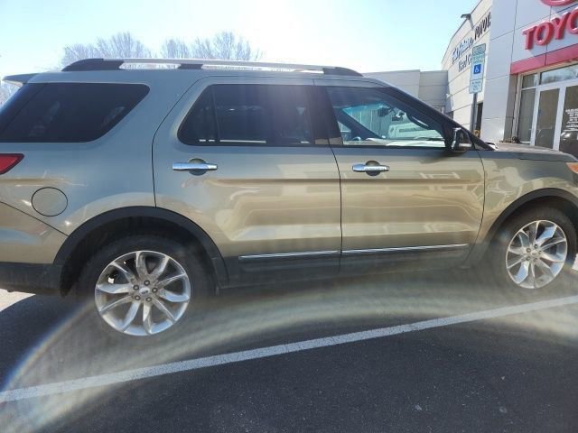 Used 2013 Ford Explorer XLT image 11