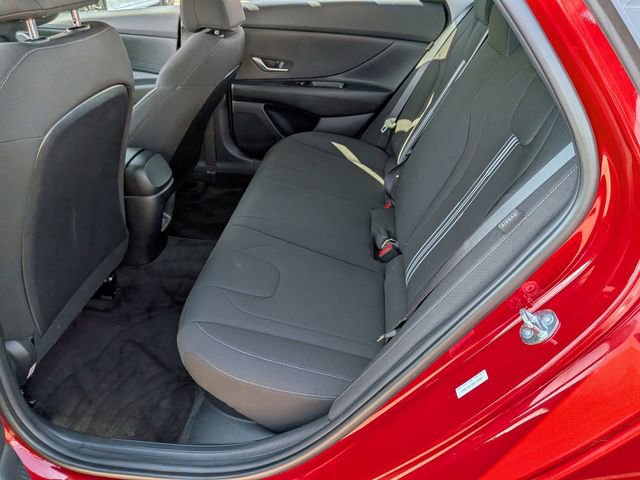 Used 2025 Hyundai Elantra Blue image 28