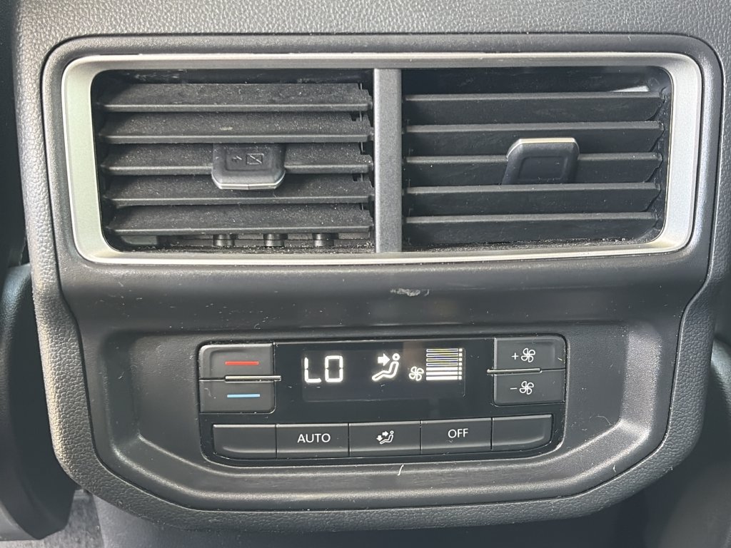 Used 2025 Volkswagen Atlas SE FWD image 18