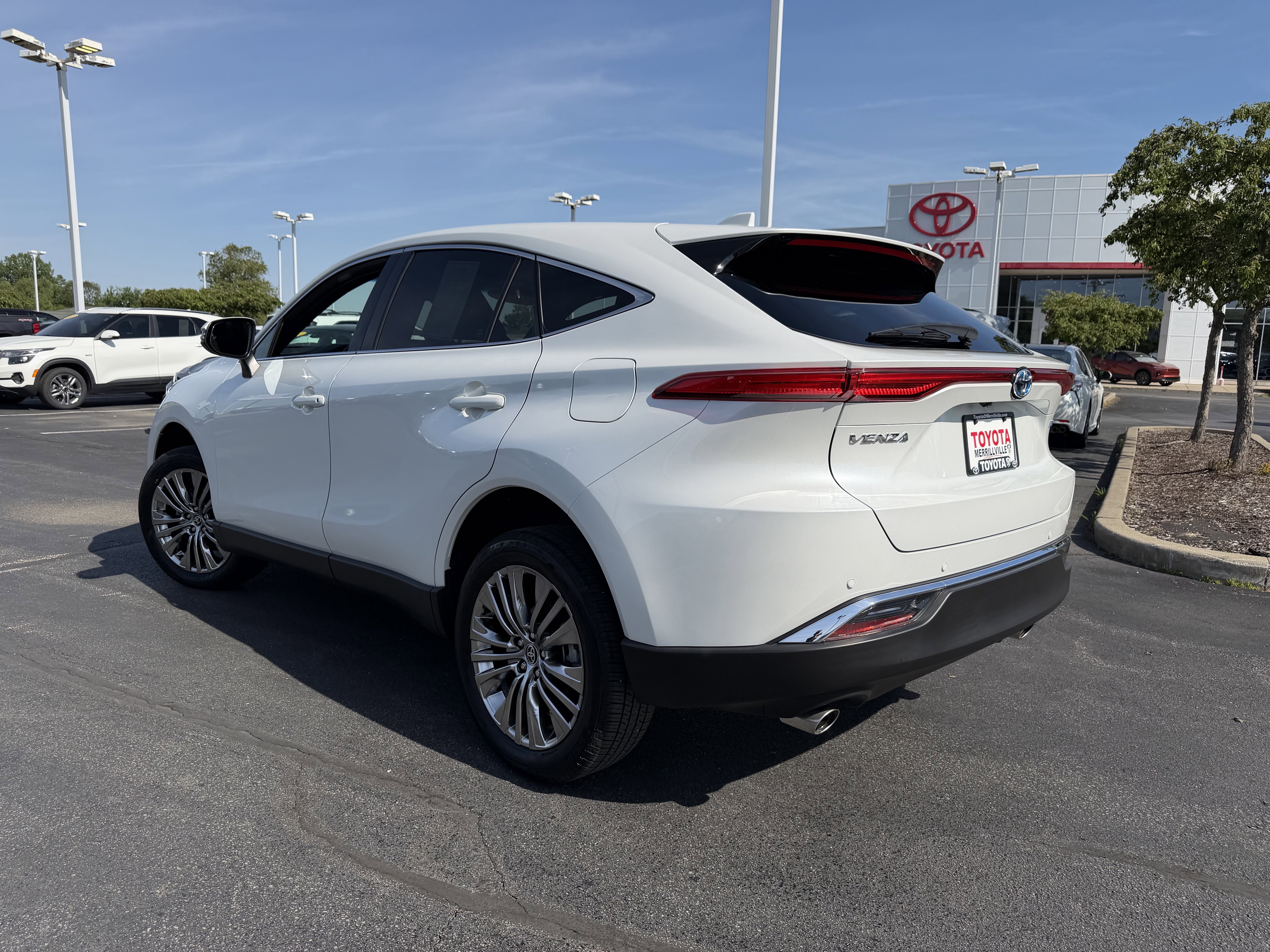 Used 2024 Toyota Venza Limited AWD/4WD image 5