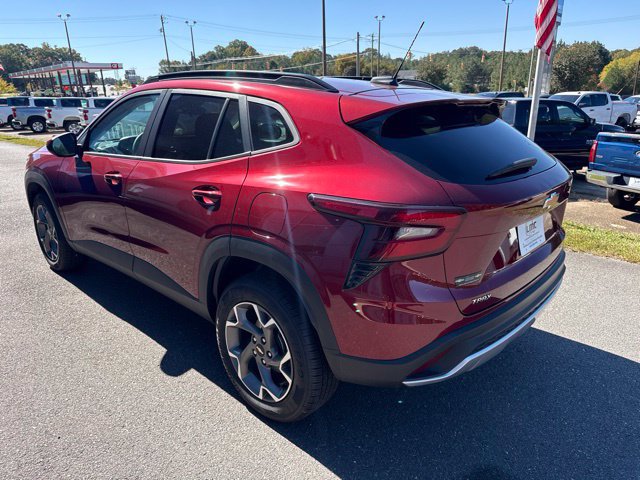 Used 2025 Chevrolet Trax LT FWD image 5