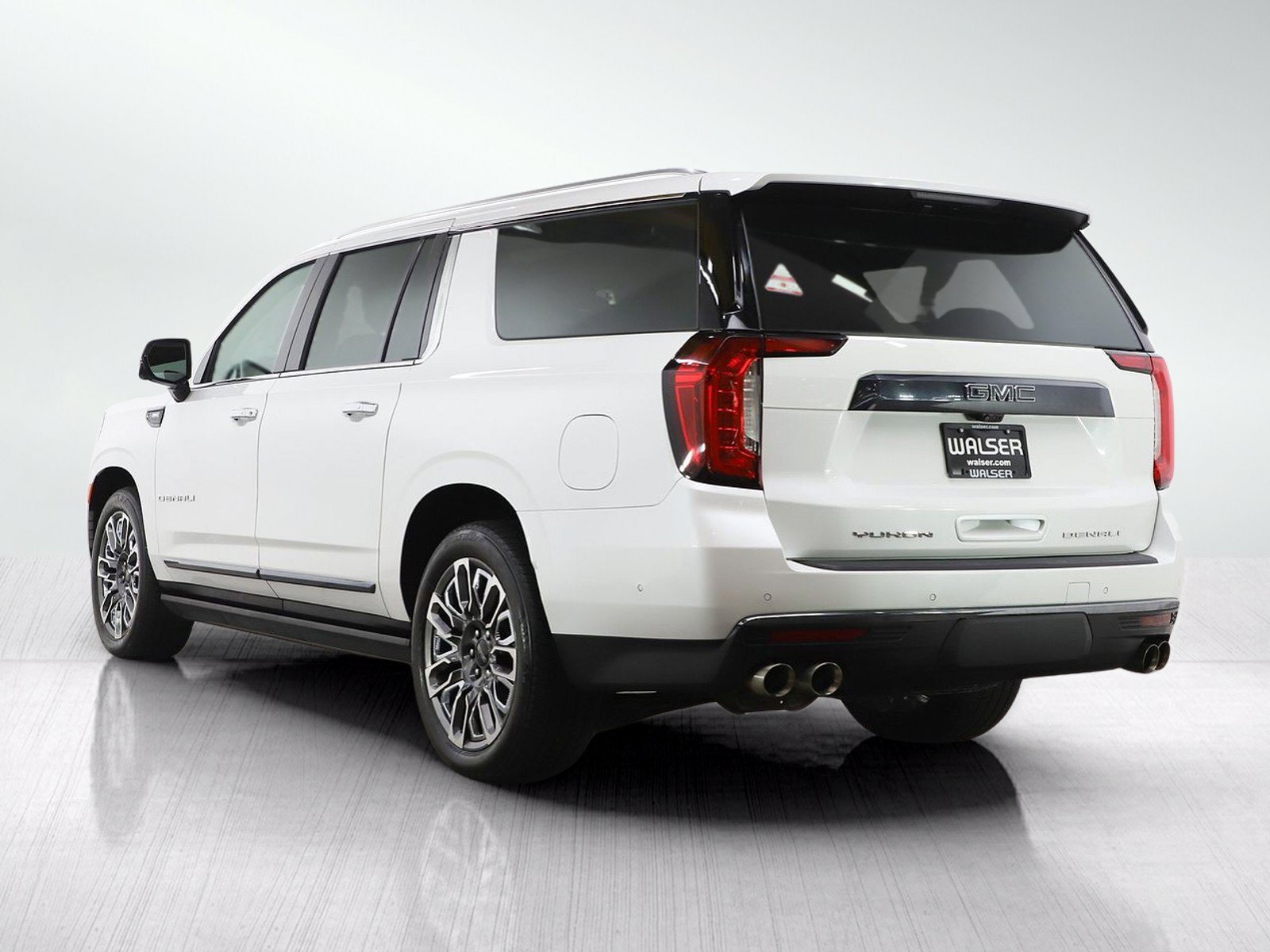 Used 2023 GMC Yukon XL Denali Ultimate AWD/4WD image 5