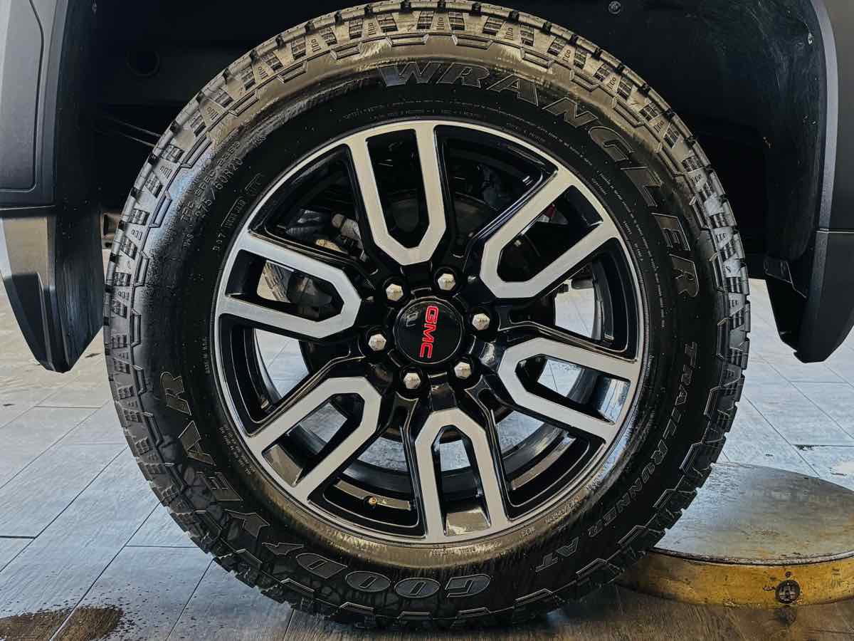 Used 2026 GMC Sierra 1500 AT4 w/ Technology Package AWD/4WD image 26