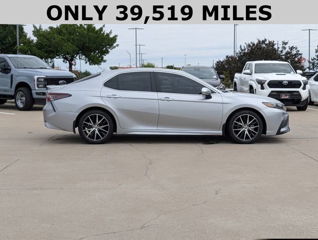 Used 2024 Toyota Camry SE w/ Audio Upgrade Package FWD image 4