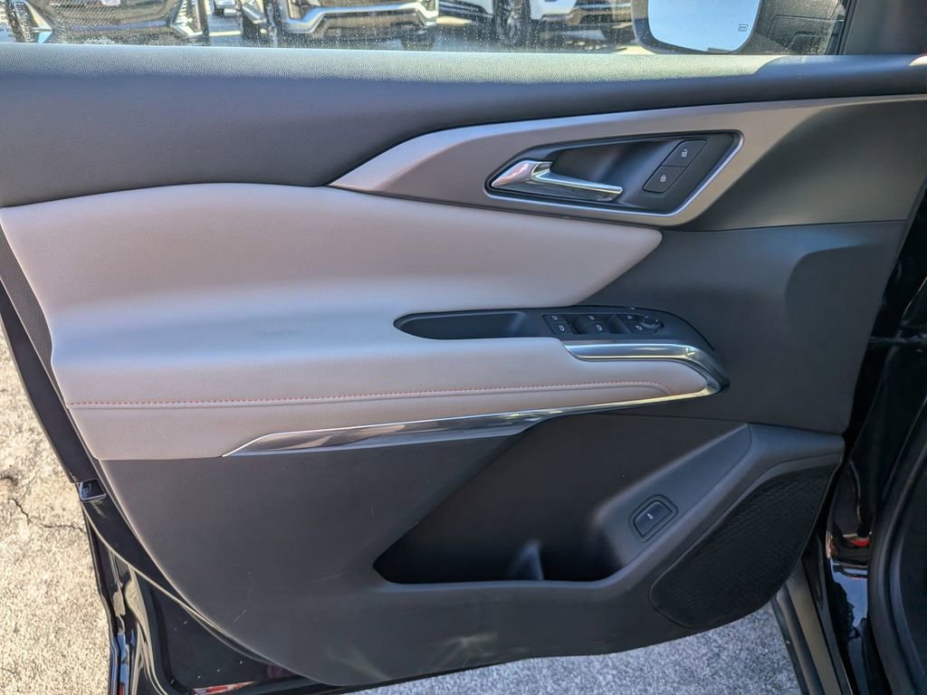 Certified 2025 Chevrolet Traverse LT image 11