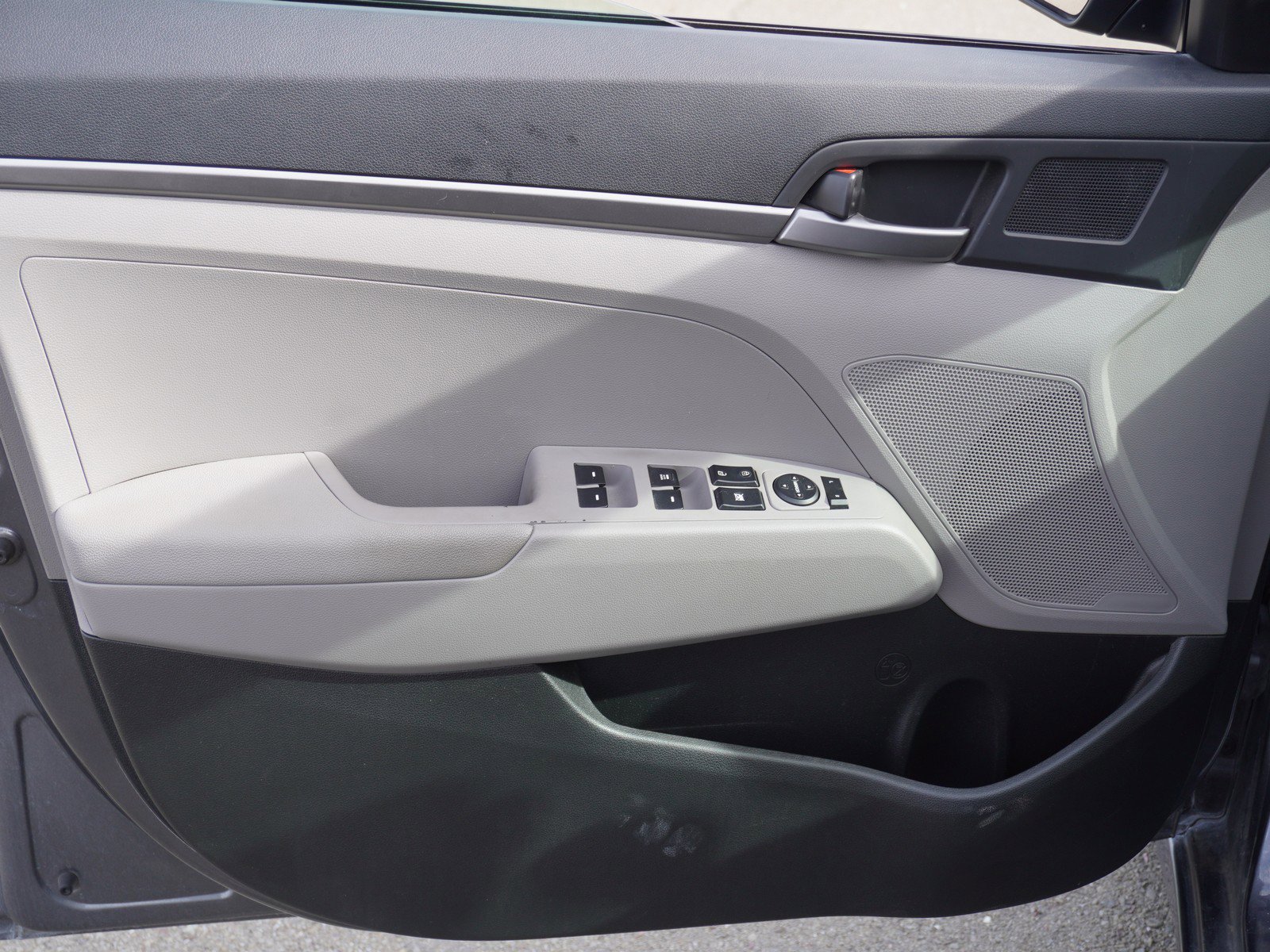 Used 2018 Hyundai Elantra SE image 16