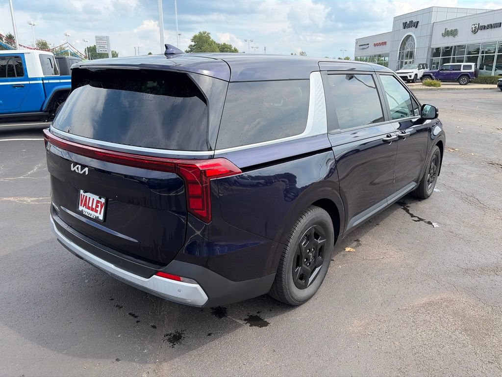 Used 2025 Kia Carnival FWD image 7