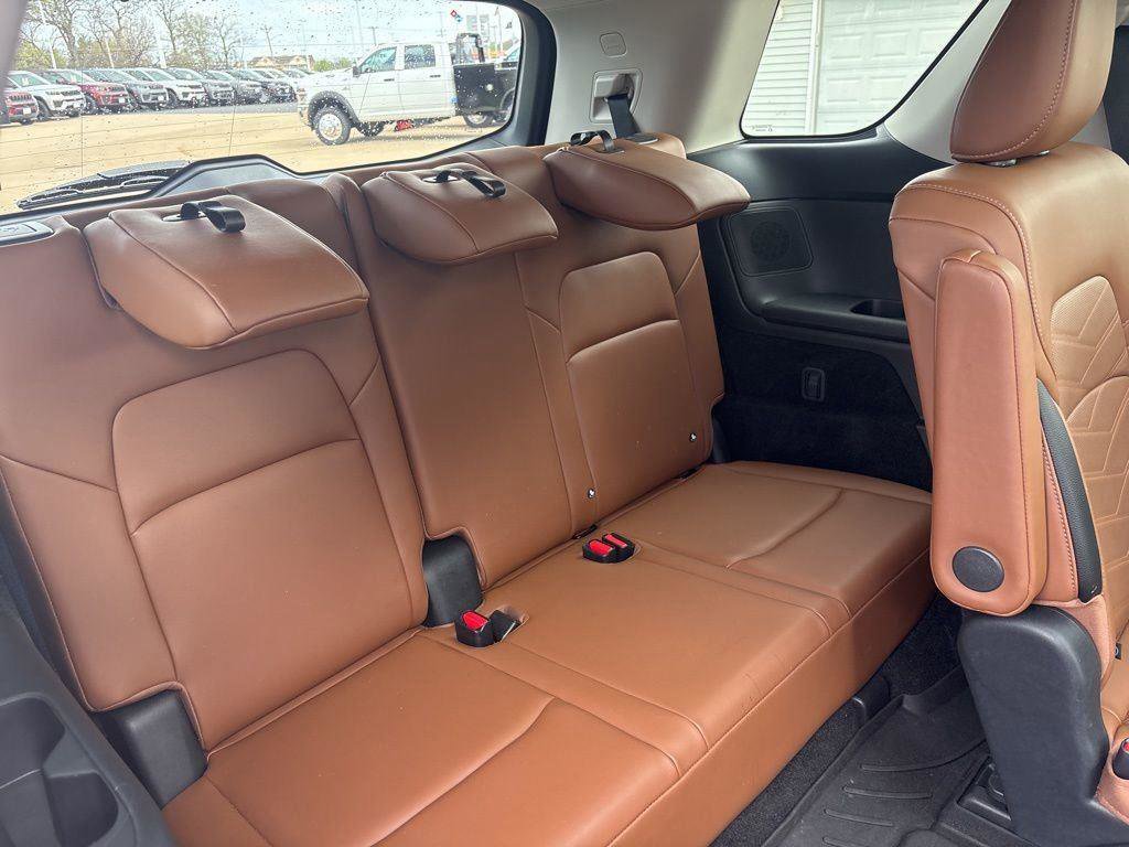Used 2025 Nissan Pathfinder Platinum image 14
