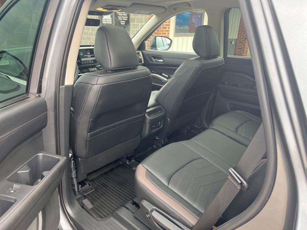 Used 2025 Nissan Pathfinder Platinum w/ Cargo Package image 24