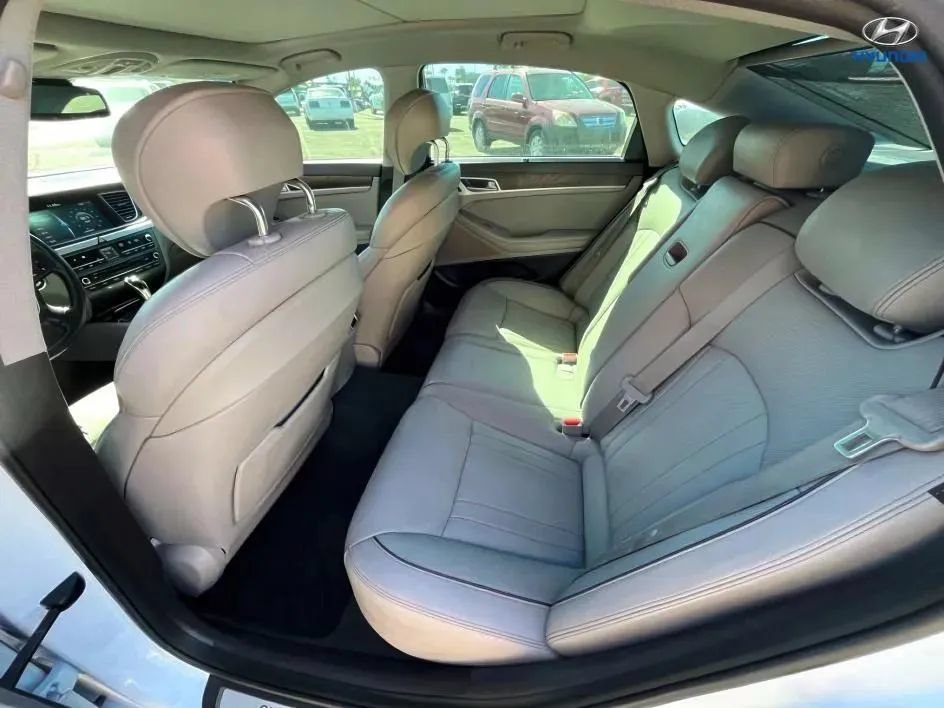 Used 2015 Hyundai Genesis 3.8 w/ Option Group 04 RWD image 10