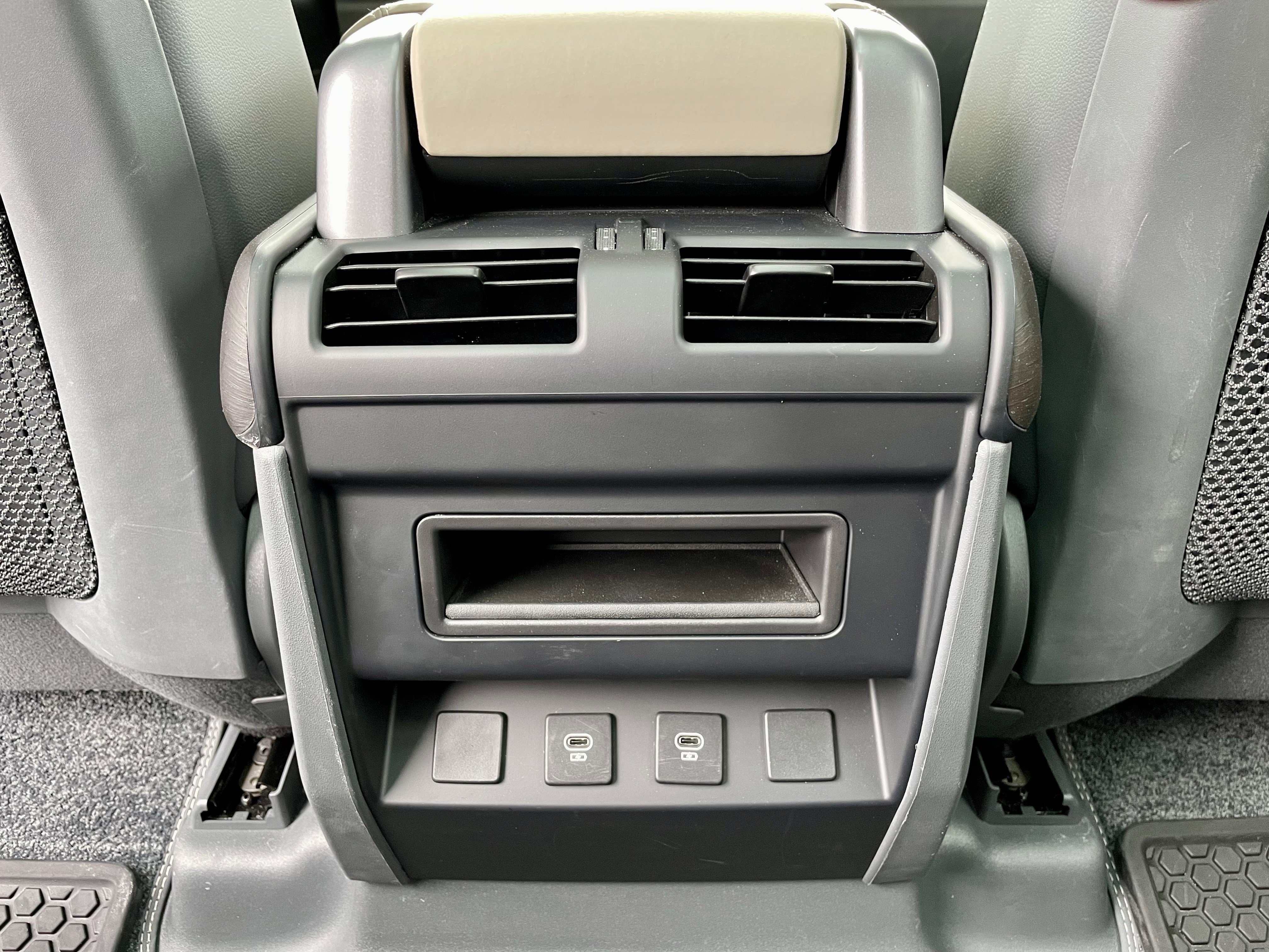 Certified 2024 Land Rover Defender 110 X-Dynamic SE image 26