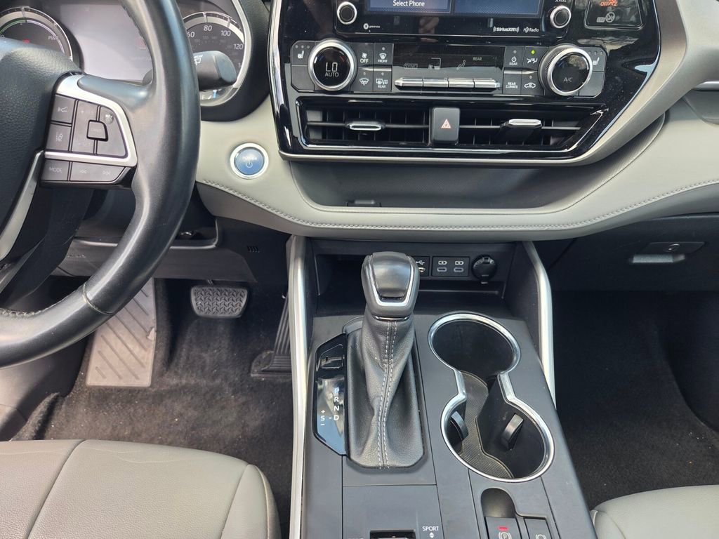 Used 2022 Toyota Highlander XLE image 15