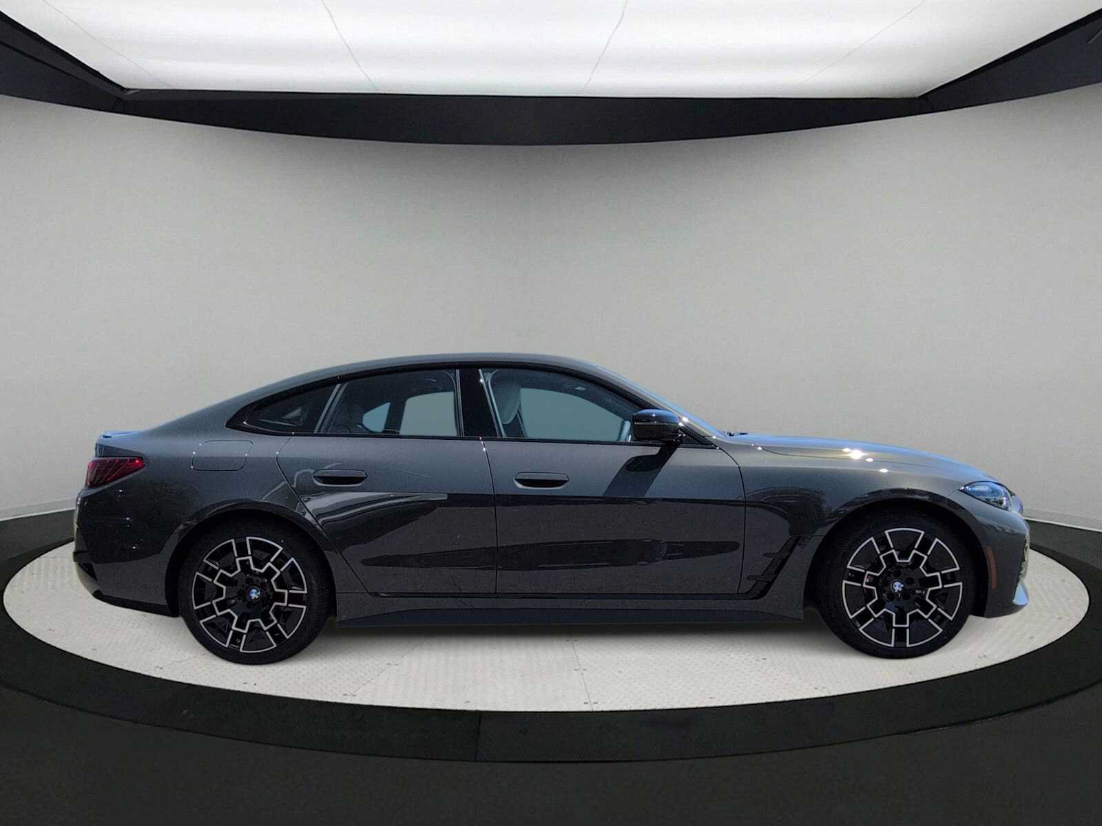 New 2026 BMW 430i xDrive w/ M Sport Package AWD/4WD image 9