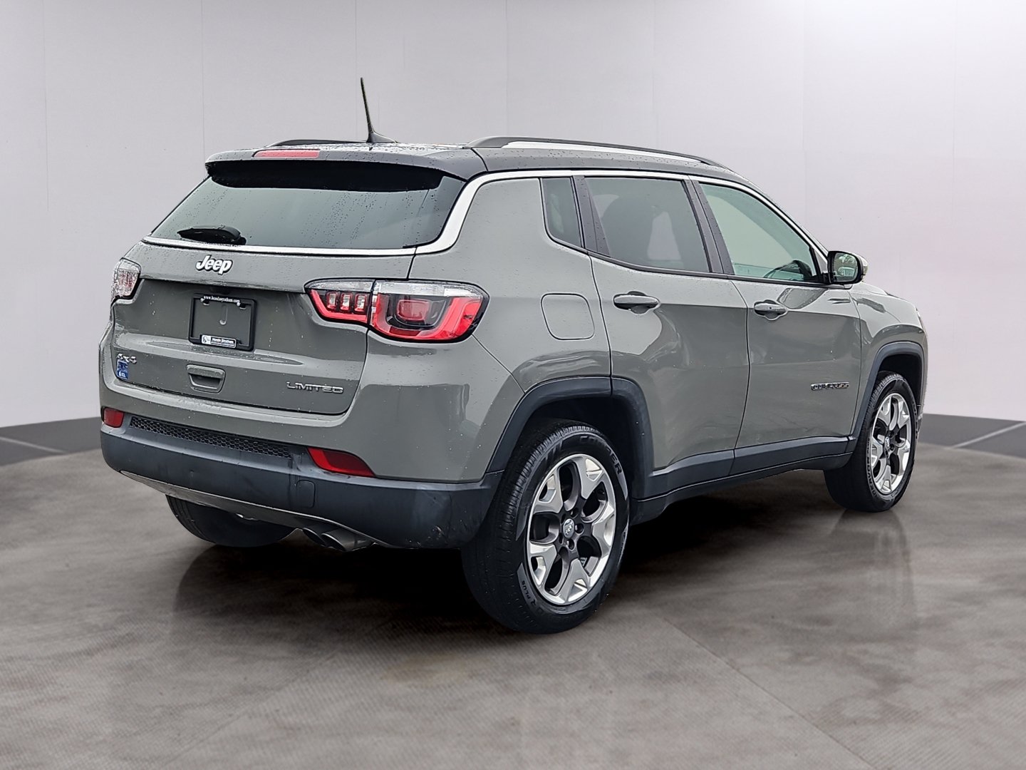 Used 2019 Jeep Compass Limited AWD/4WD image 2