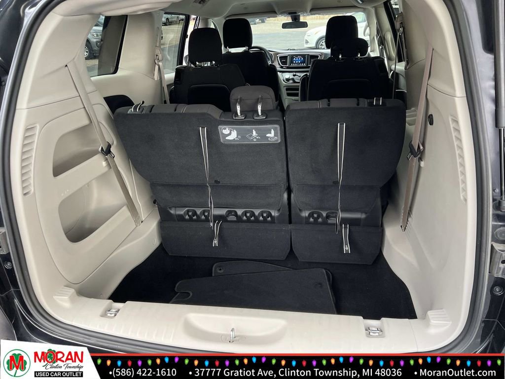Used 2021 Chrysler Voyager LX image 10