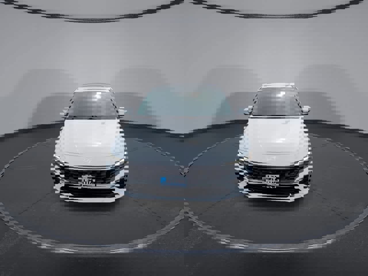 Used 2025 Hyundai Elantra SEL image 3