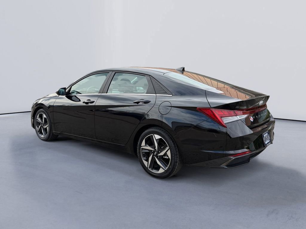Used 2023 Hyundai Elantra Limited image 5