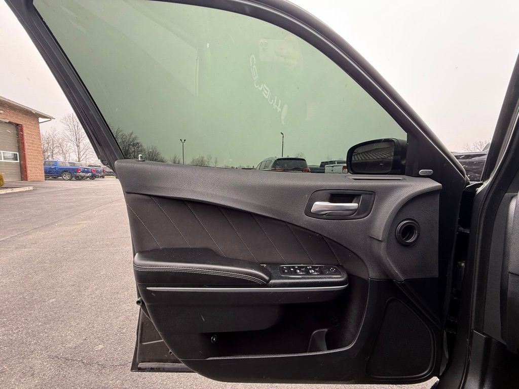 Used 2018 Dodge Charger R/T image 17