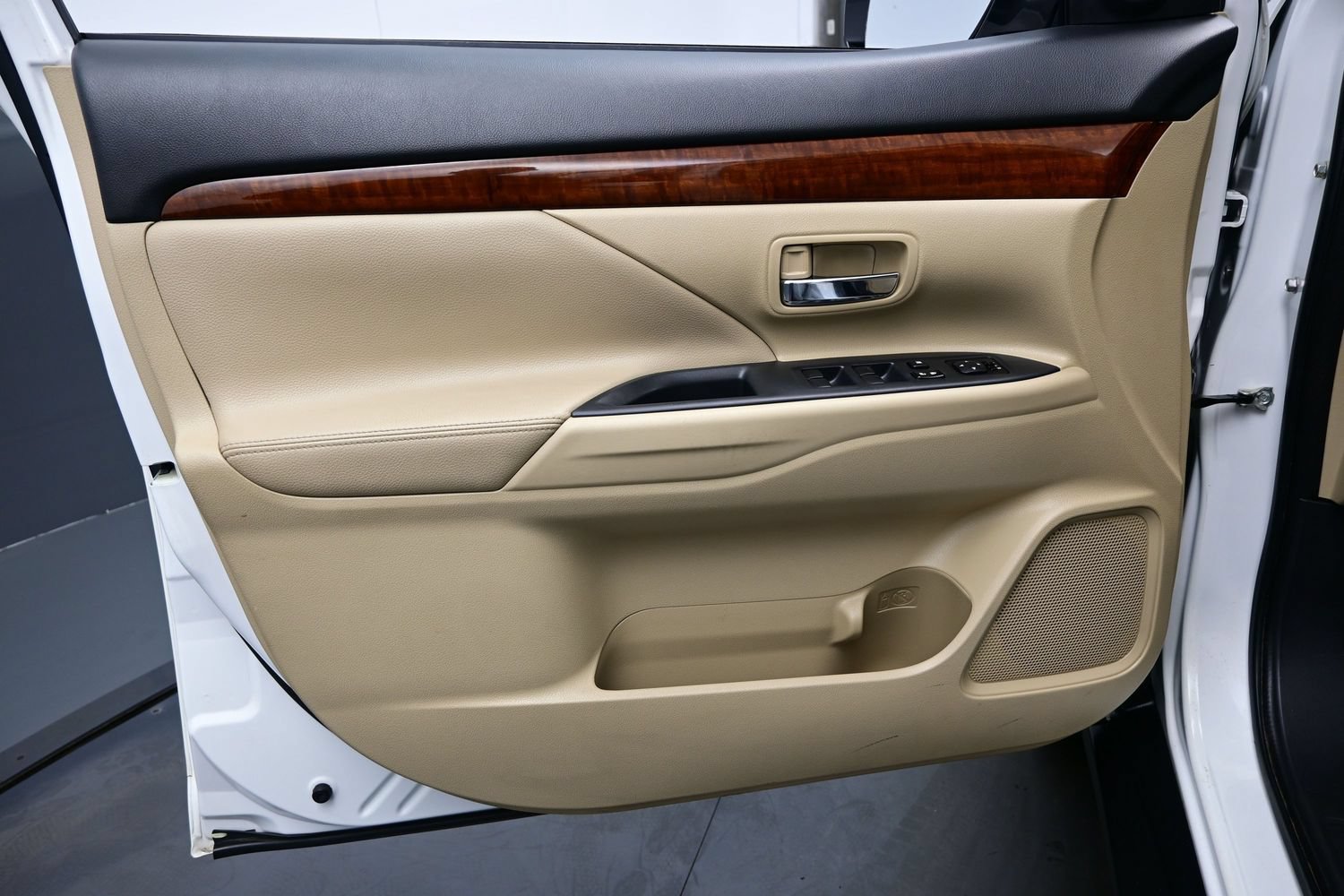 Used 2015 Mitsubishi Outlander SE AWD/4WD image 9