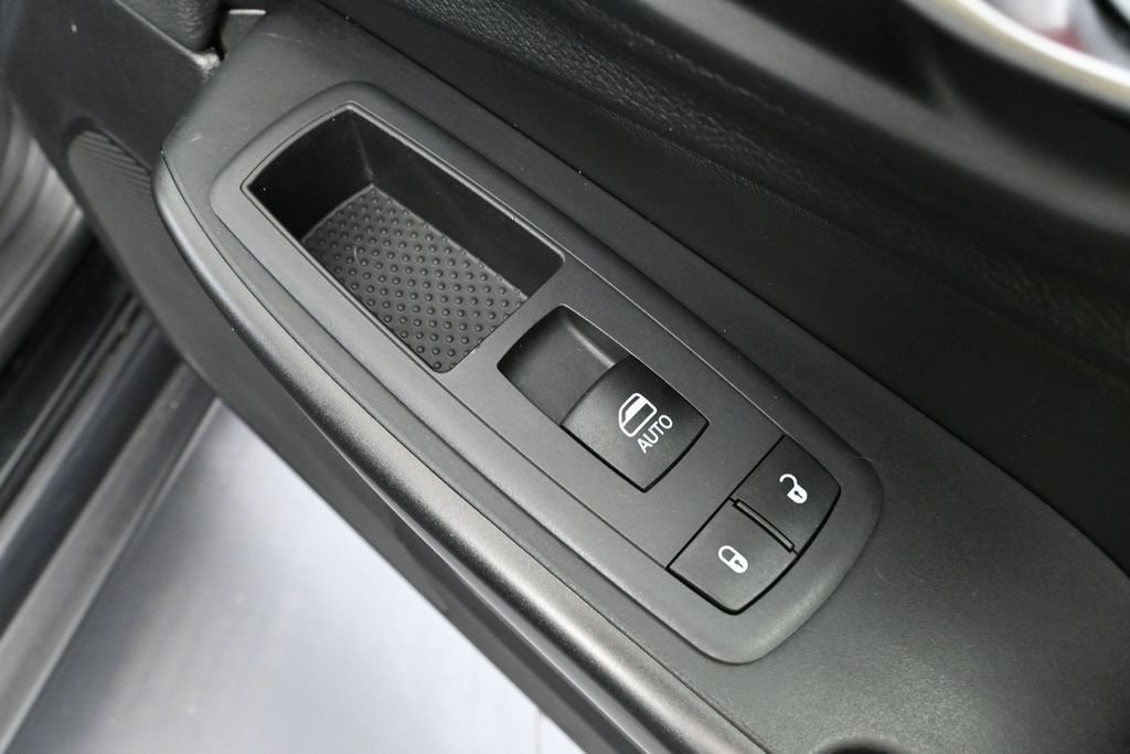 Used 2019 Jeep Cherokee Trailhawk w/ Cold Weather Group AWD/4WD image 43