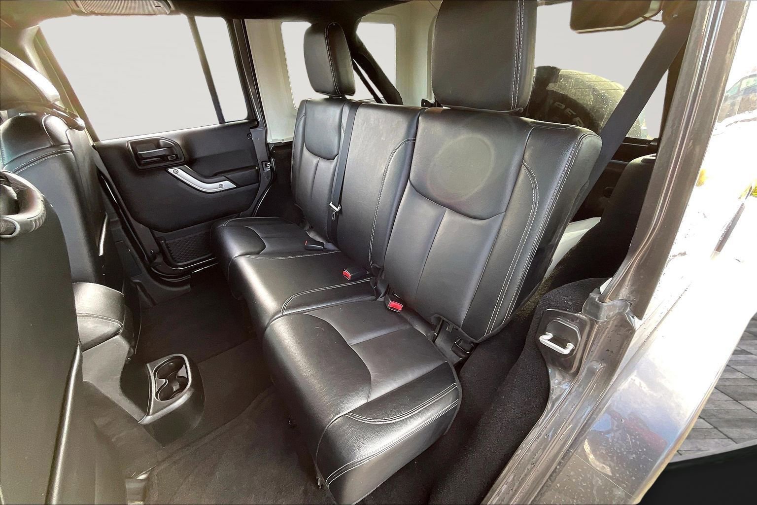 Used 2016 Jeep Wrangler Unlimited Rubicon image 26