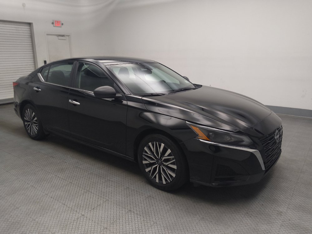 Used 2025 Nissan Altima 2.5 SV FWD image 11
