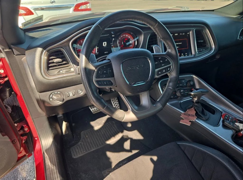 Used 2019 Dodge Challenger SRT Hellcat RWD image 3