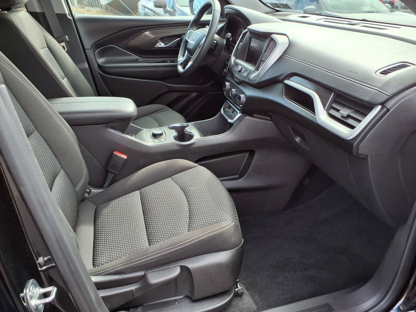 Used 2024 GMC Terrain SLE w/ Driver Convenience Package FWD image 11