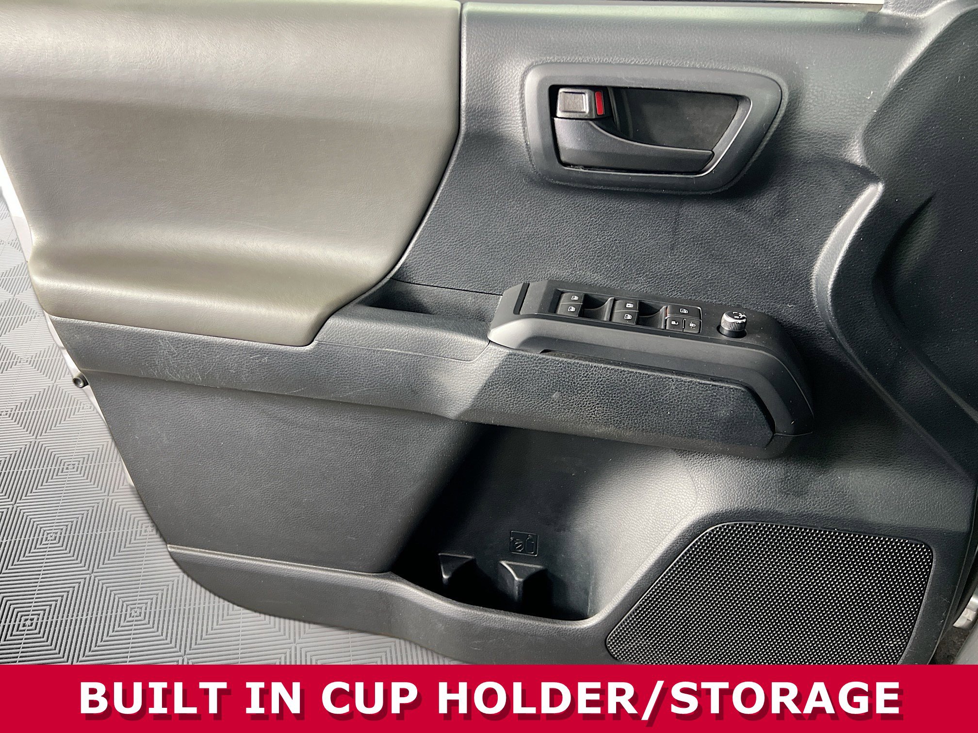 Used 2016 Toyota Tacoma SR w/ SR Convenience Package image 17