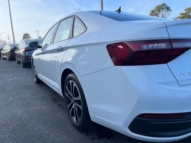 Used 2023 Volkswagen Jetta Sport image 8