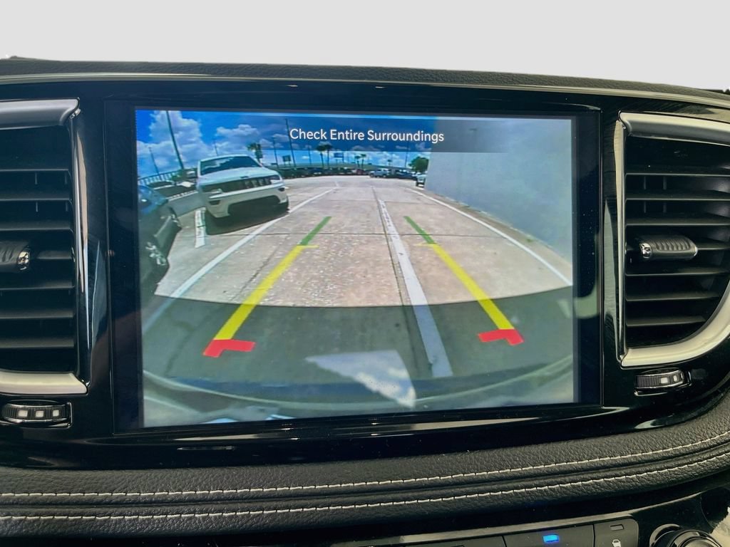 Used 2026 Chrysler Pacifica Limited FWD image 14