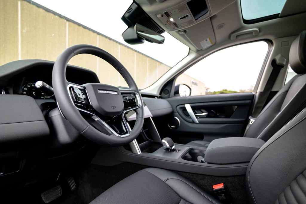Used 2025 Land Rover Discovery Sport S image 5
