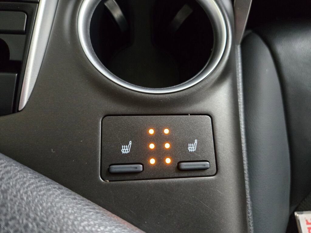 Used 2024 Toyota Camry XLE w/ Cold Weather Package FWD image 18