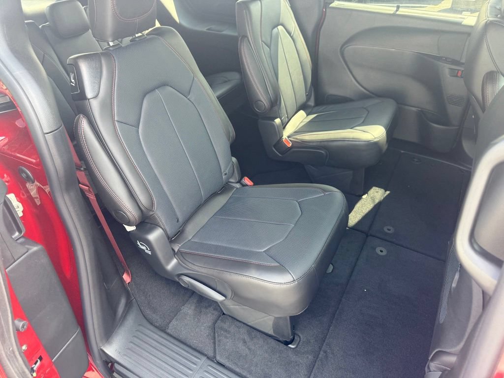 New 2027 Chrysler Pacifica Select FWD image 51