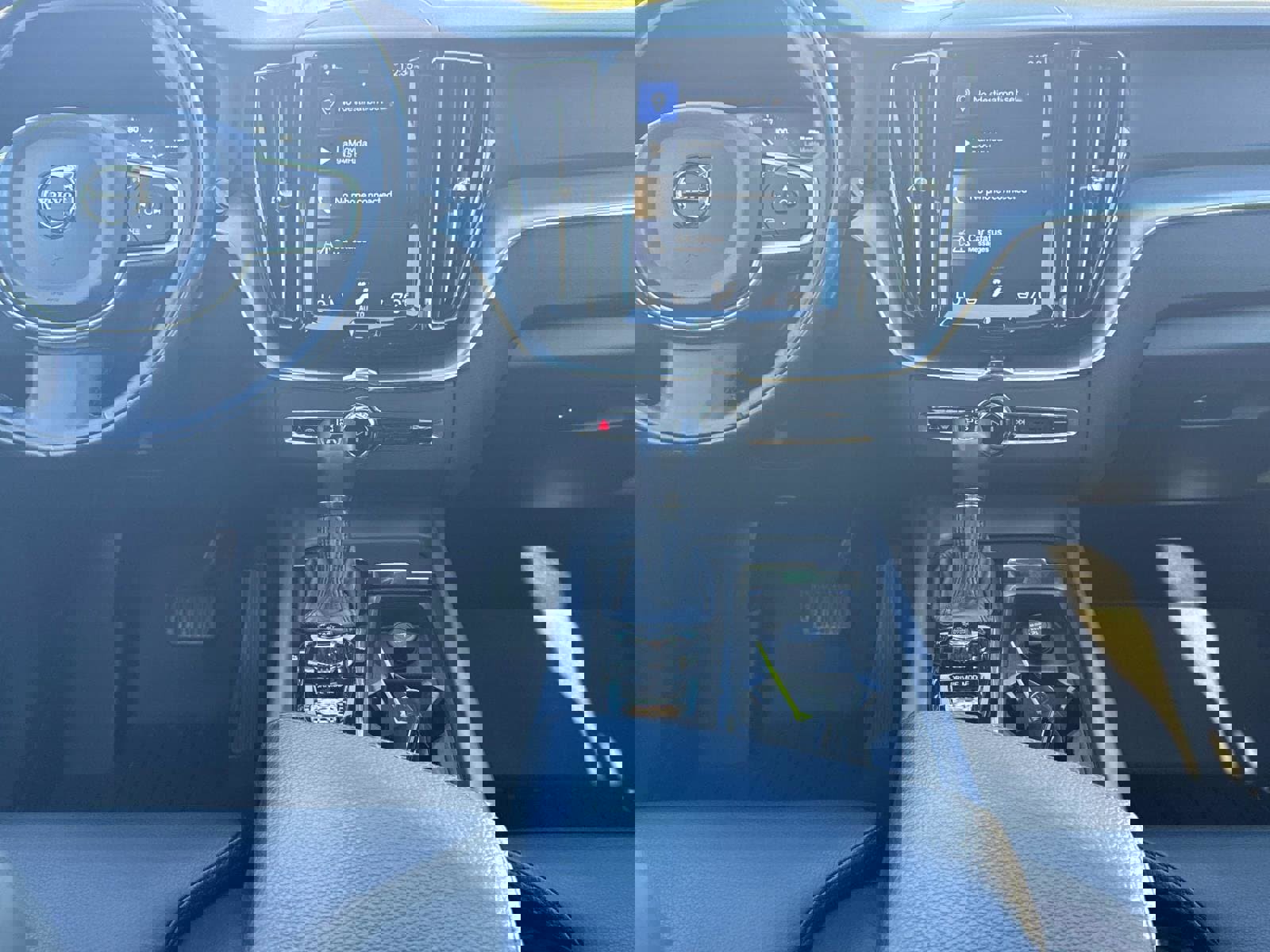 Used 2019 Volvo XC60 T5 Momentum w/ Premium Package image 14