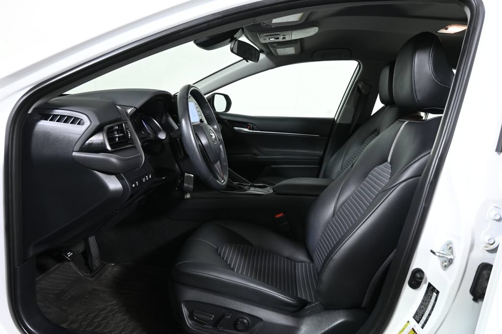 Used 2024 Toyota Camry SE w/ Cold Weather Package FWD image 3