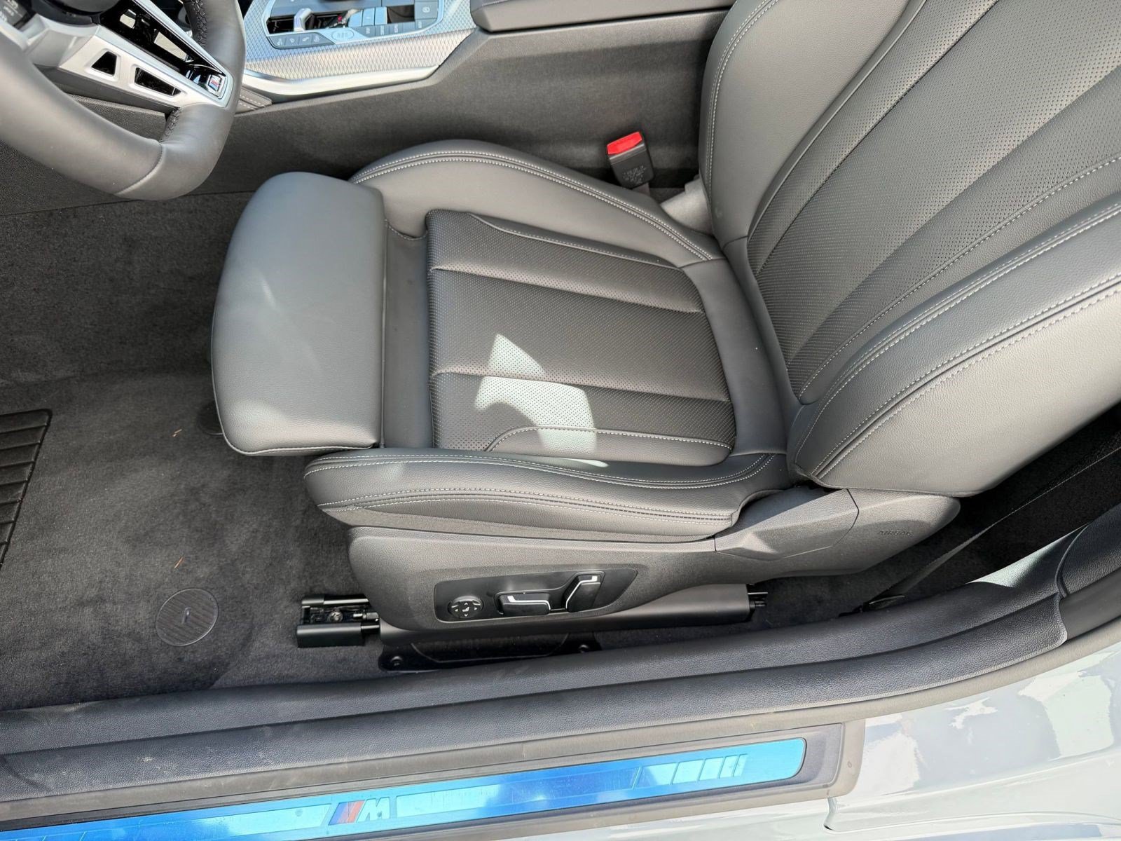 Used 2026 BMW 430i Coupe w/ M Sport Package RWD image 13