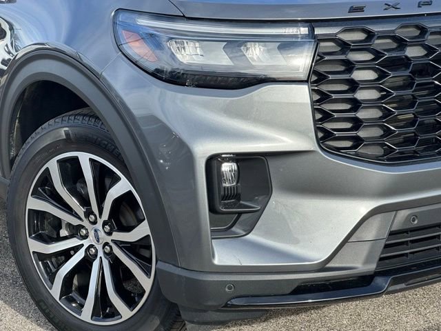 Used 2025 Ford Explorer ST-Line image 11