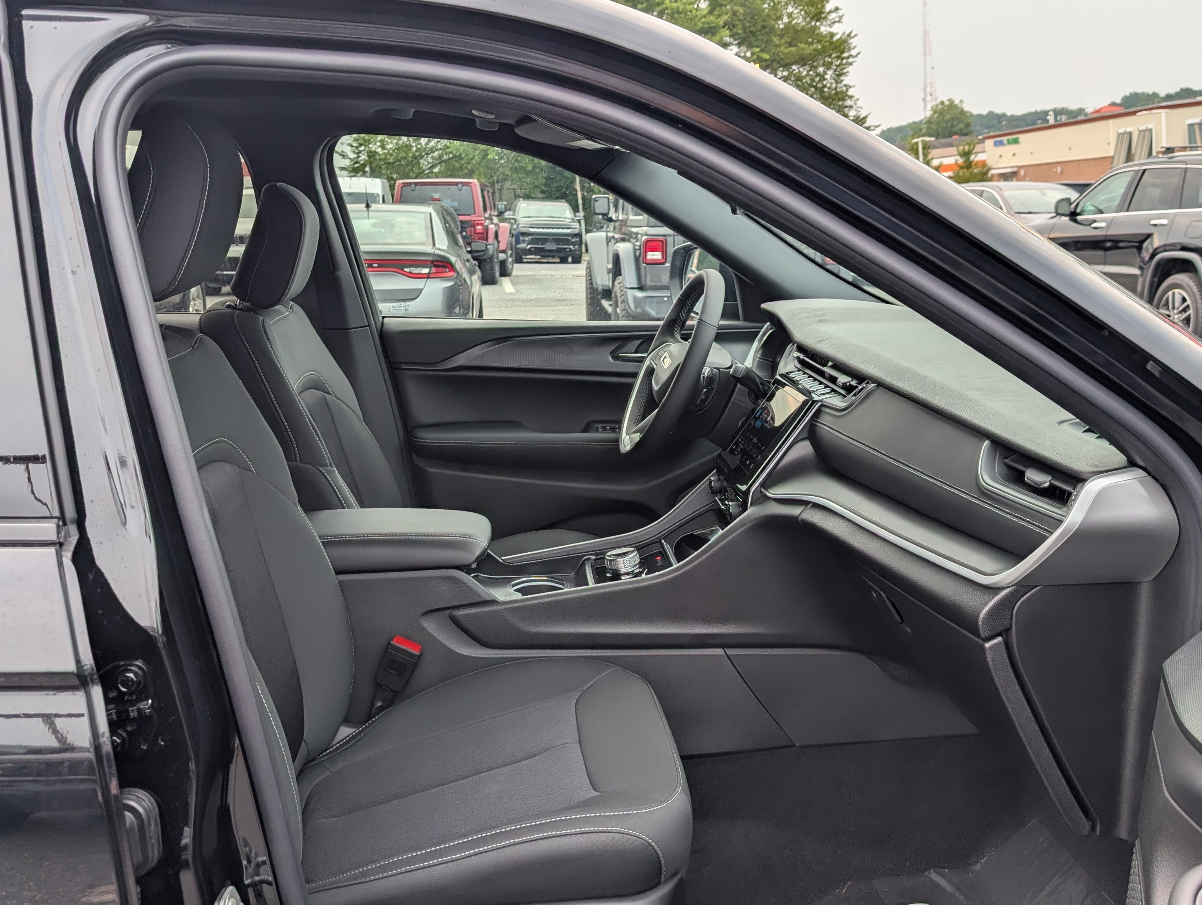 New 2026 Jeep Grand Cherokee Laredo X AWD/4WD image 10