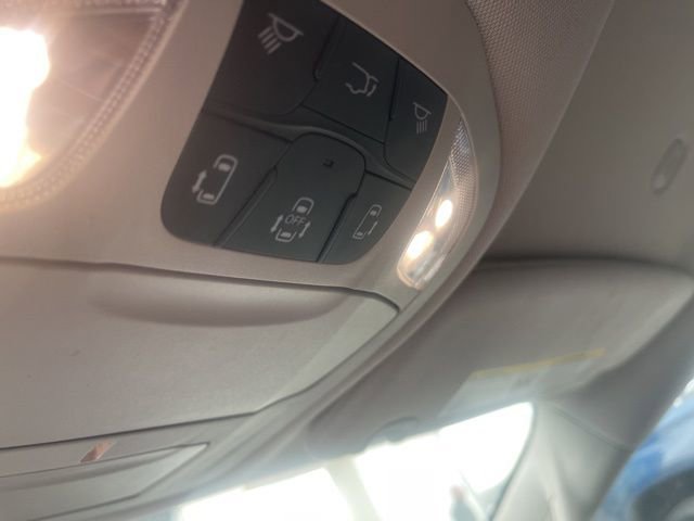 Used 2023 Chrysler Voyager LX image 32